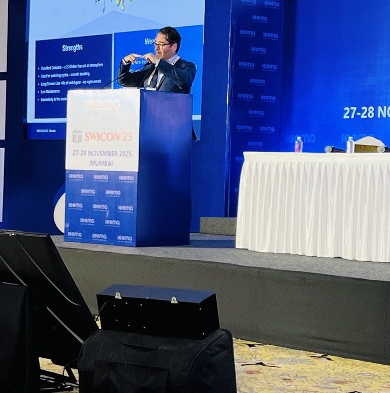 Martin Sweeney Presents SF₆-Free Switchgear at SWICON’25